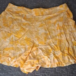 Nine West Yellow Patterned Women's Shorts size XL